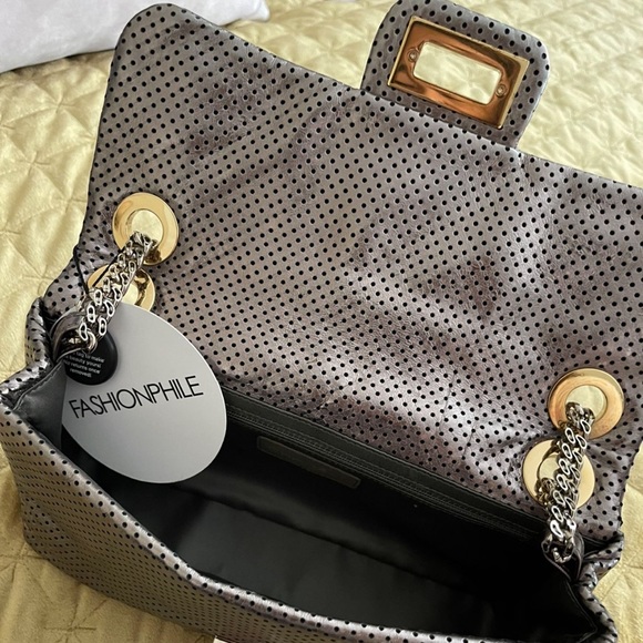 🎁SALE!! Chanel Perforated Silver leather Flap - Picture 6 of 7
